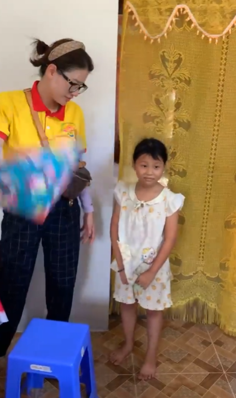 Khi vợ ông Dũng "lò vôi" đăng đàn với phát ngôn cực gắt nhắm thẳng tới Trang Khàn, thì đối phương cũng đang mải livestream nhưng có vẻ không quan tâm đến drama đang xảy ra với mình - Ảnh 3.