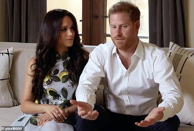 Nữ hoàng Anh lần đầu xuất hiện công khai sau tang lễ của chồng, nhà Meghan Markle tranh thủ ra thông báo quan trọng - Ảnh 4.