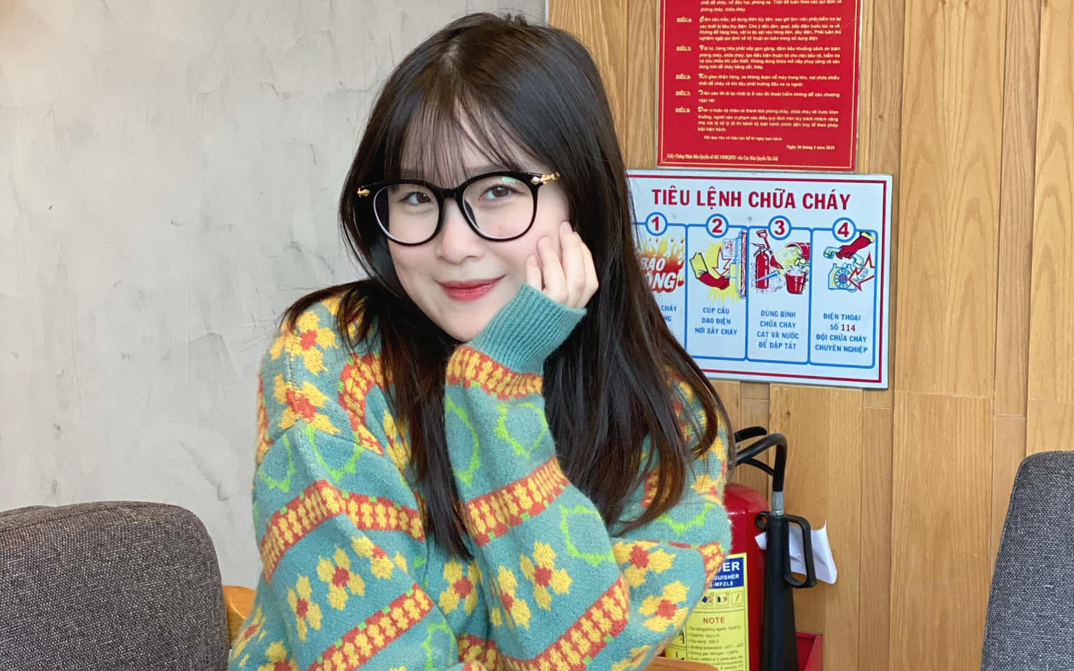 Tưởng Rich kid Việt chỉ biết khoe đồ hiệu, ai ngờ cô nàng này mới 14 tuổi đã quản lý cả chục nhân viên, xem thành tích học tập càng &quot;xỉu lên xỉu xuống&quot;