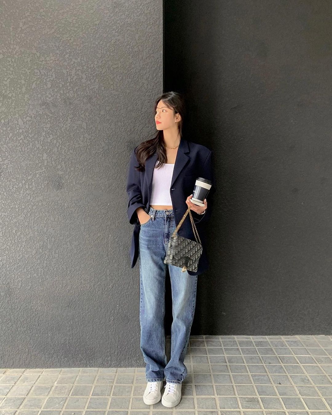 Học nàng blogger Hàn cách diện jeans “đỉnh của chóp”: Vừa hack dáng vừa thanh lịch để diện đến sở làm - Ảnh 5.