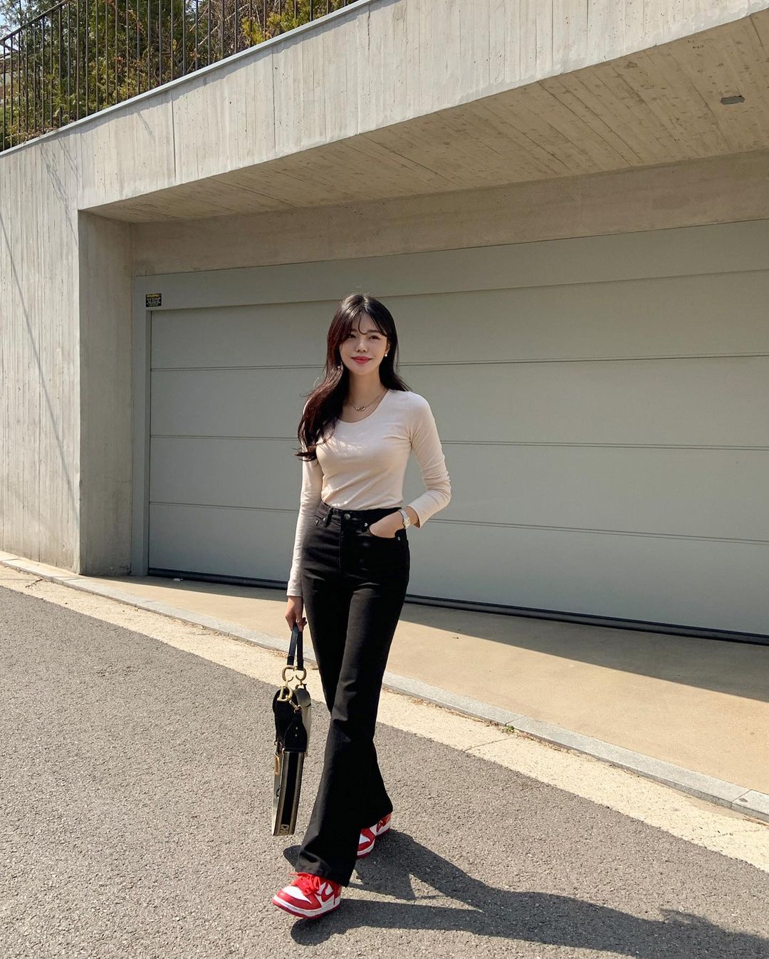 Học nàng blogger Hàn cách diện jeans “đỉnh của chóp”: Vừa hack dáng vừa thanh lịch để diện đến sở làm - Ảnh 9.