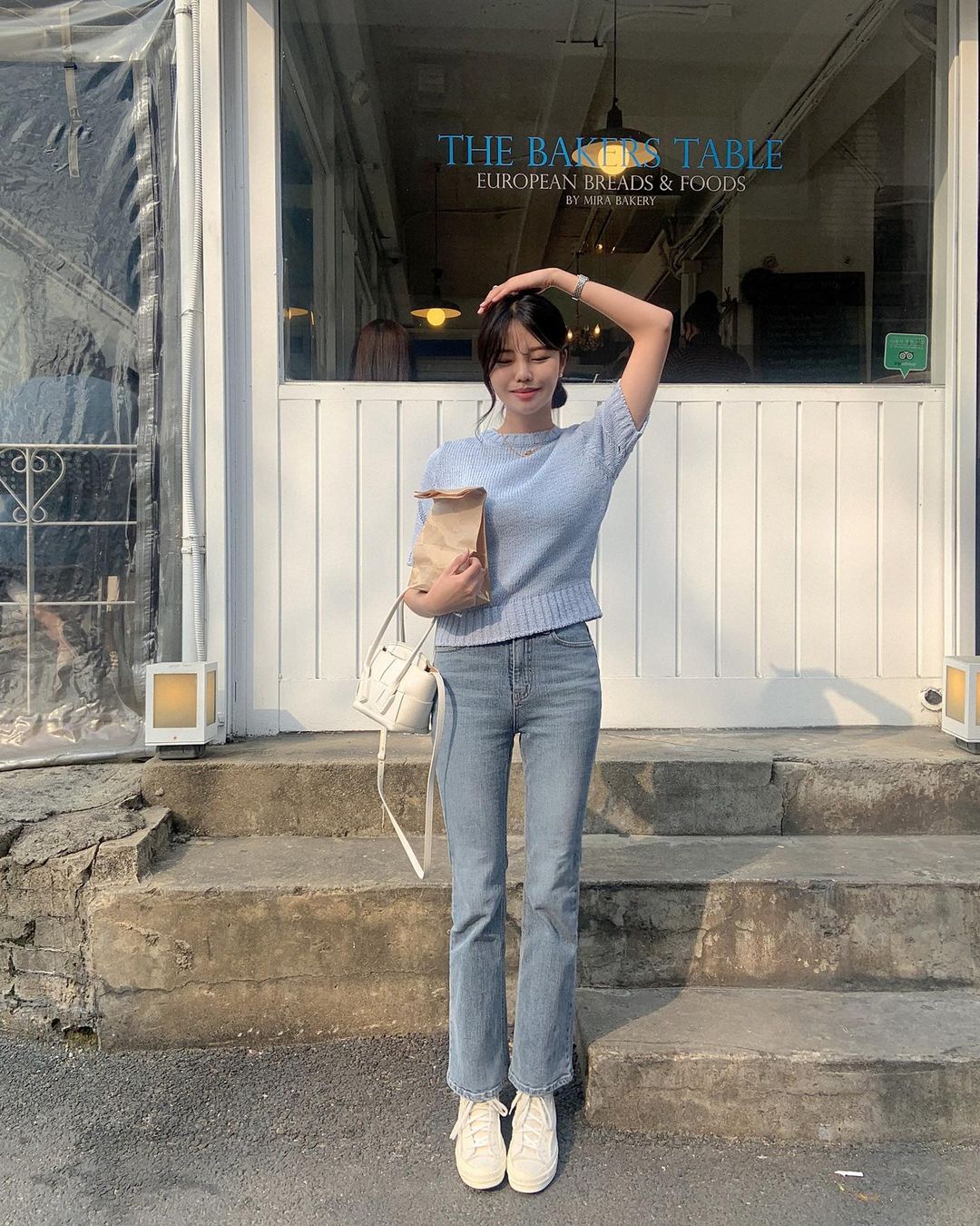 Học nàng blogger Hàn cách diện jeans “đỉnh của chóp”: Vừa hack dáng vừa thanh lịch để diện đến sở làm - Ảnh 1.