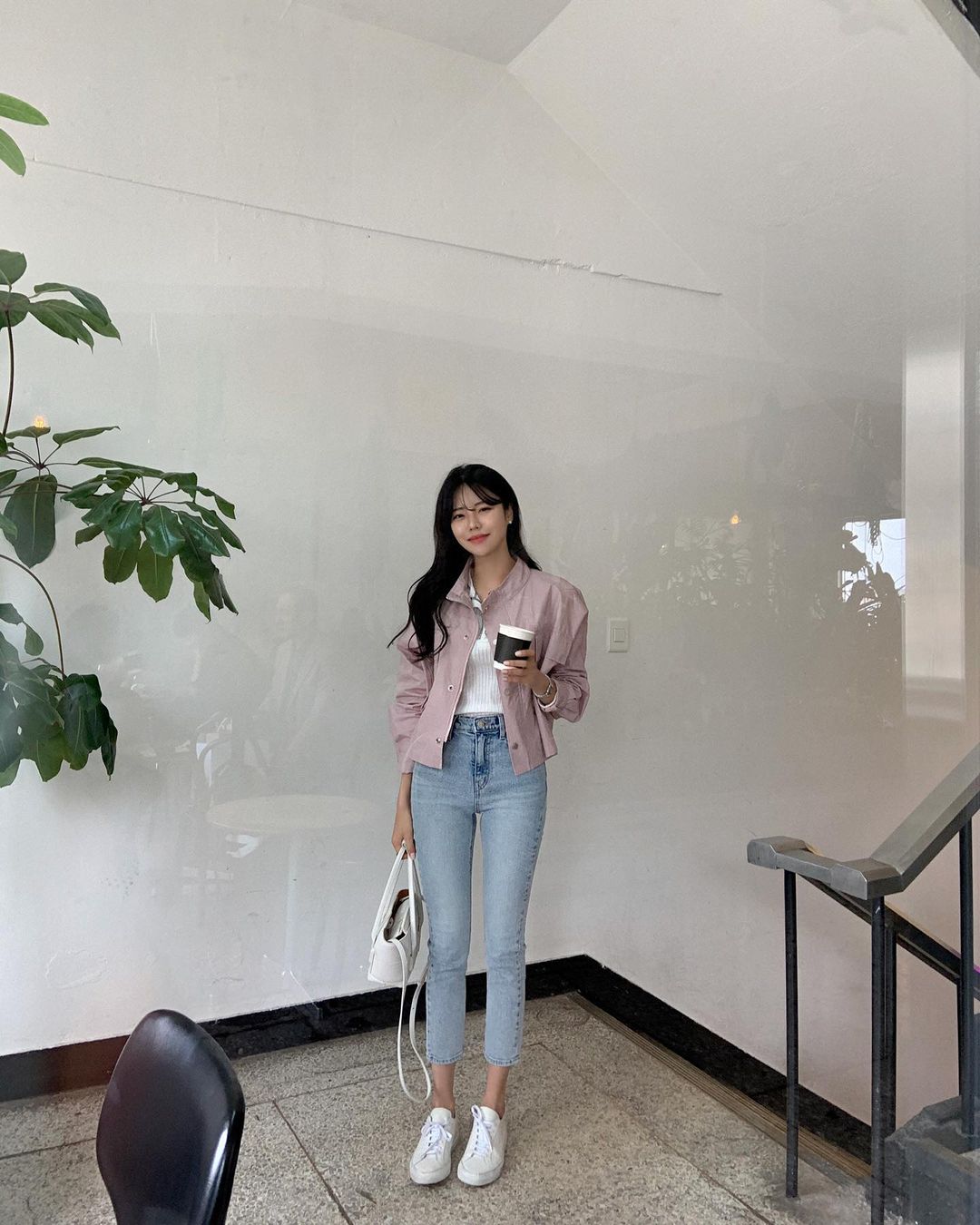 Học nàng blogger Hàn cách diện jeans “đỉnh của chóp”: Vừa hack dáng vừa thanh lịch để diện đến sở làm - Ảnh 6.