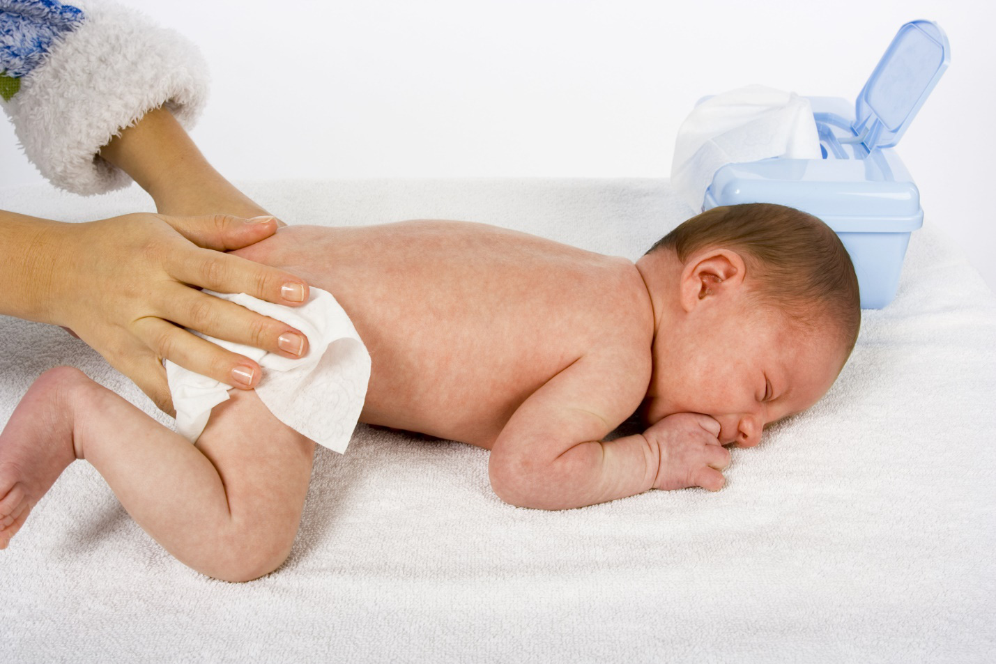 Chuyên gia giải đáp về mồ hôi trộm gây viêm da cơ địa ở trẻ sơ sinh - Ảnh 1.