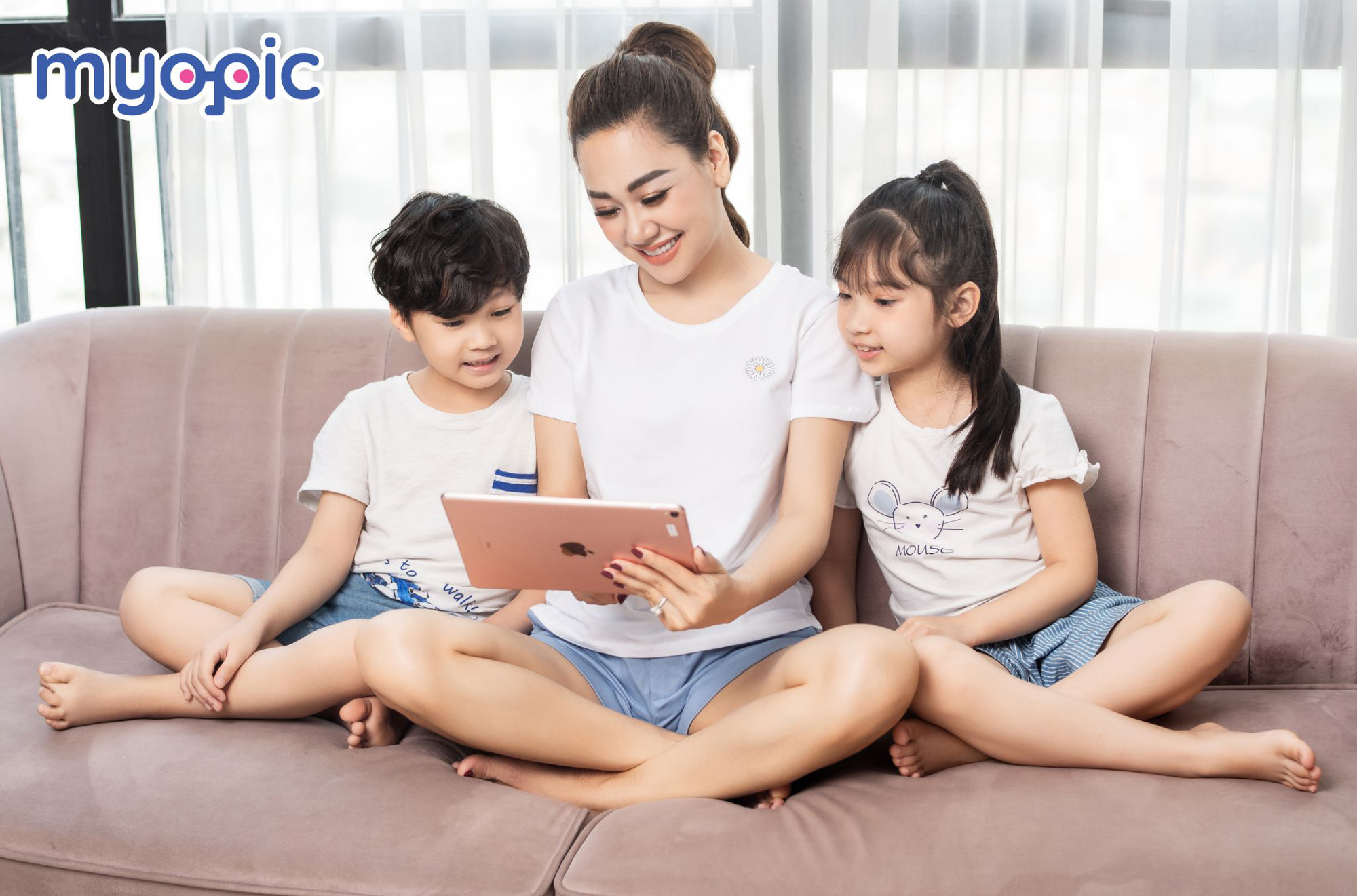 ‘‘Giao’ con cho iPhone, iPad và sự ân hận muộn màng của single mom có con bị nhược thị - Ảnh 3.