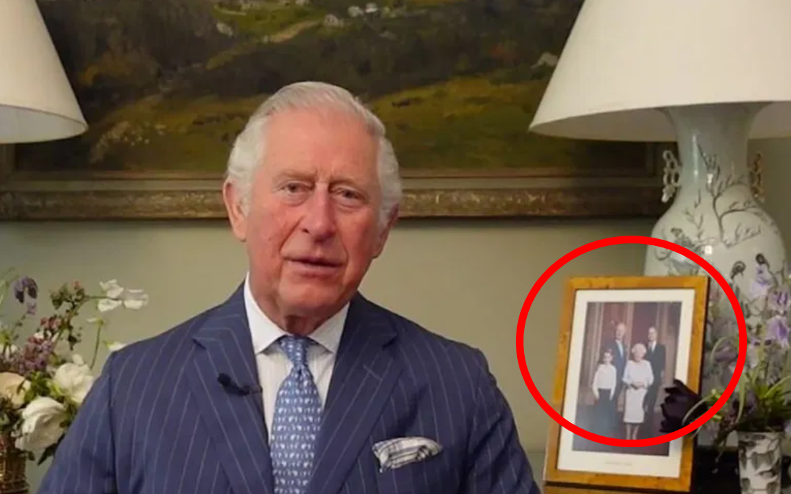 Bị con trai út Harry đâm "nhát dao chí mạng", Thái tử Charles xuất hiện với chi tiết đầy ẩn ý sau lưng