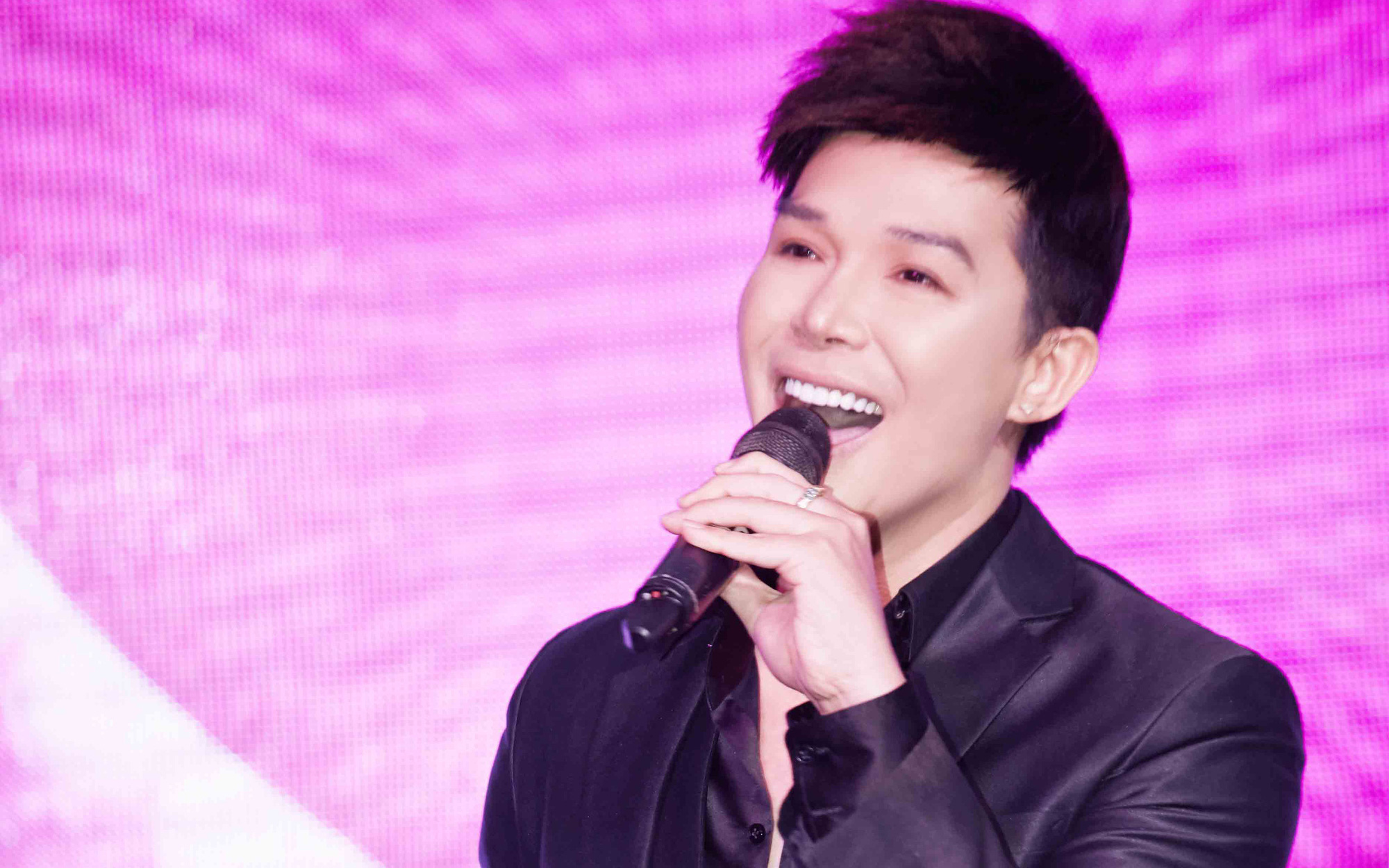 Trào lưu hát nhạc Hoa lời Việt được Nathan Lee theo đuổi từ 10 năm trước, đình đám nhất là bài "Tàn tro"