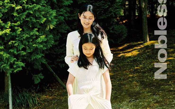Lên 10 tuổi, con gái Lee Young Ae được nhận xét càng lớn càng đẹp giống mẹ