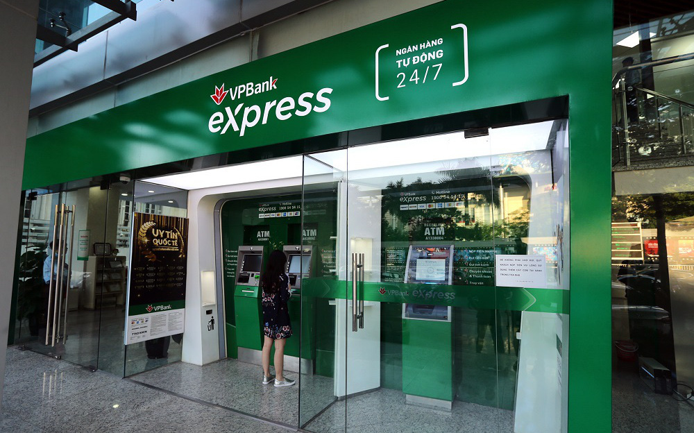 Sự thật đằng sau “chiêu” tăng phí của VPBank
