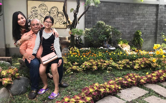 Hai tổ ấm của vợ chồng NSND Hồng Vân: Nhà phố cổ điển, sang trọng, nhà vườn nhìn qua tưởng resort