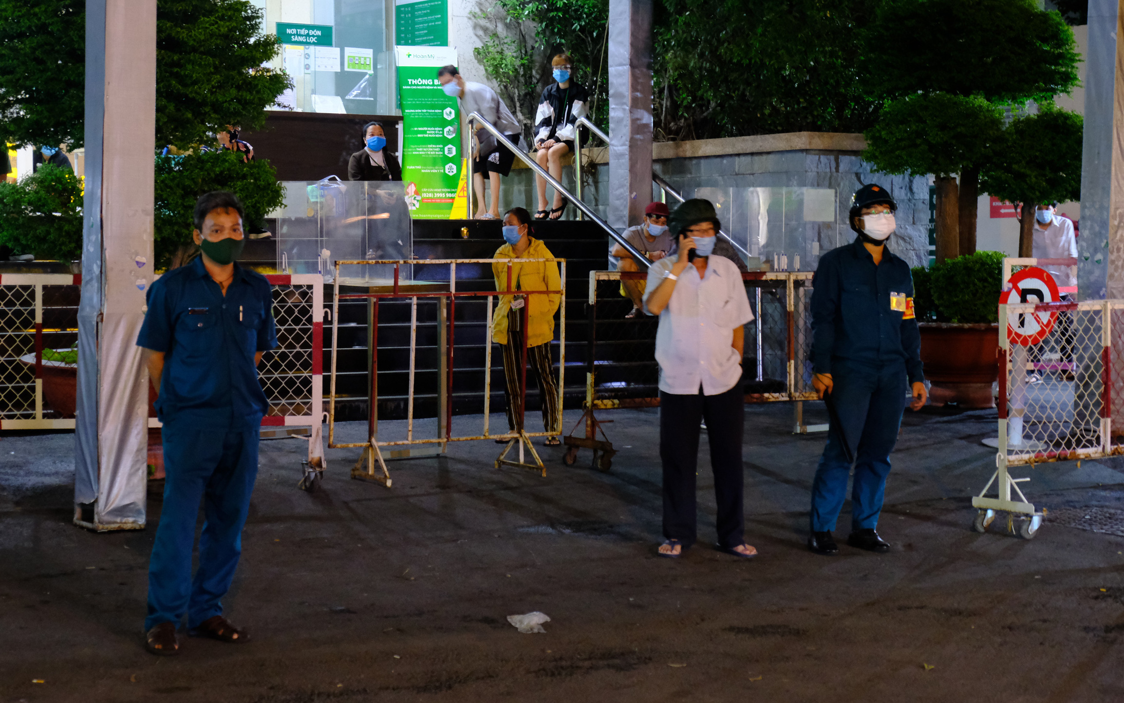 Bệnh viện Hoàn Mỹ Sài Gòn bất ngờ bị phong tỏa, người nhà hoang mang vì nhiều bệnh nhân chạy thận không được ra ngoài