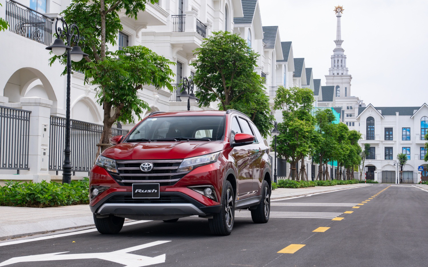 Tăng tiện nghi và ưu đãi cho khách hàng mua xe gia đình Toyota Rush
