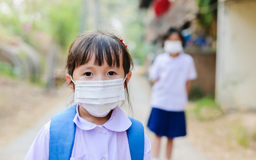 Trẻ em chưa được khuyến cáo tiêm vắc xin Covid-19, bác sĩ bệnh viện Nhi đồng nhắc bố mẹ cần nhớ kĩ nguyên tắc sau để đảm bảo an toàn cho con