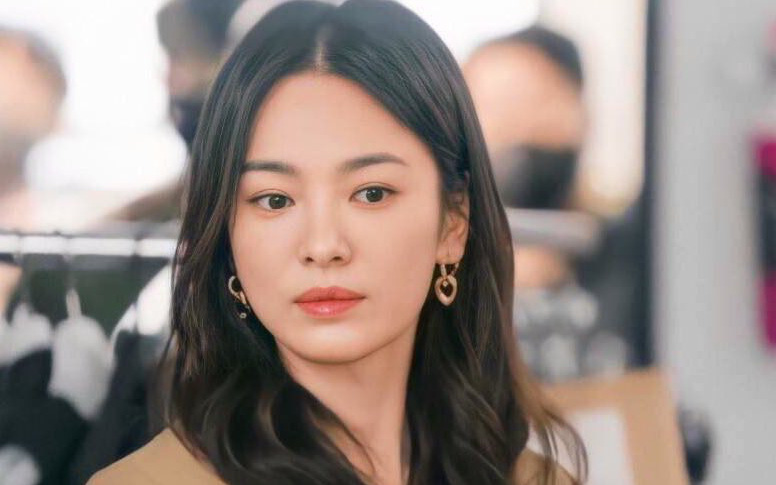 Netizen "choáng" trước độ nổi tiếng khủng khiếp của Song Hye Kyo, chỉ một hành động nhỏ thu về 4 triệu lượt tìm kiếm