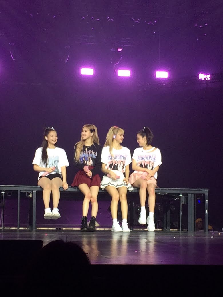 Không phải Jisoo hay Jennie, hóa ra Lisa và Rosé mới sở hữu đôi chân xuất sắc, diện quần short đẹp nhất BLACKPINK - Ảnh 1.