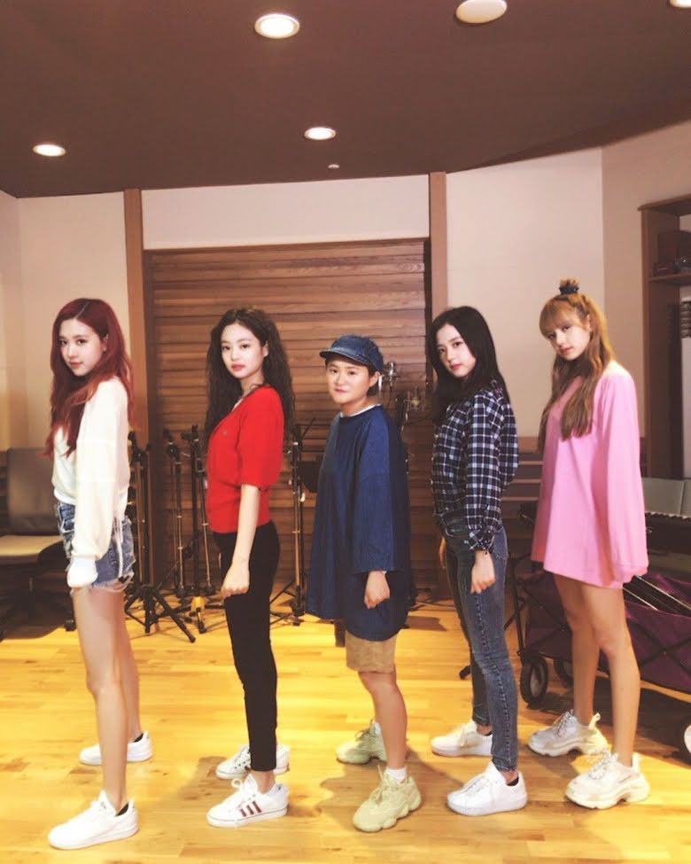 Không phải Jisoo hay Jennie, hóa ra Lisa và Rosé mới sở hữu đôi chân xuất sắc, diện quần short đẹp nhất BLACKPINK - Ảnh 3.