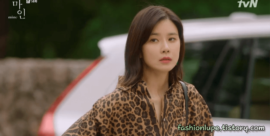 Son Ye Jin "thua đau" trước Lee Bo Young, từ thần thái đến nhan sắc đều bị dìm kém đẹp - Ảnh 4.