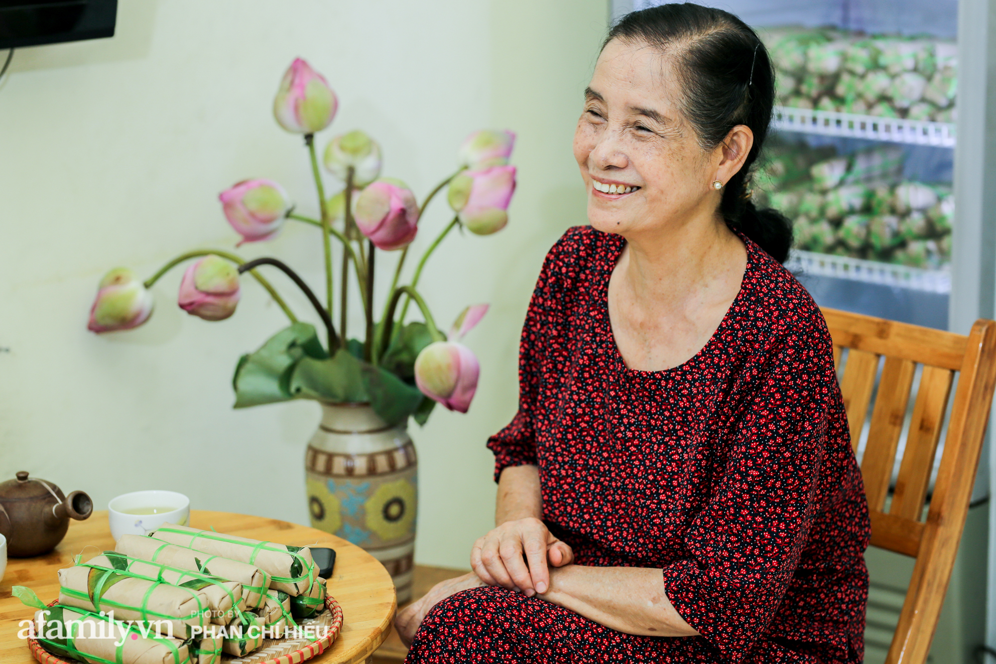 Ai ngờ diễn viên Ngọc Tản trong phim "Mùa hoa tìm lại" sở hữu thương hiệu giò chả, nem chua nức tiếng chốn kinh kỳ, đích thân gói từng chiếc để giữ nghề của gia đình chồng - Ảnh 5.