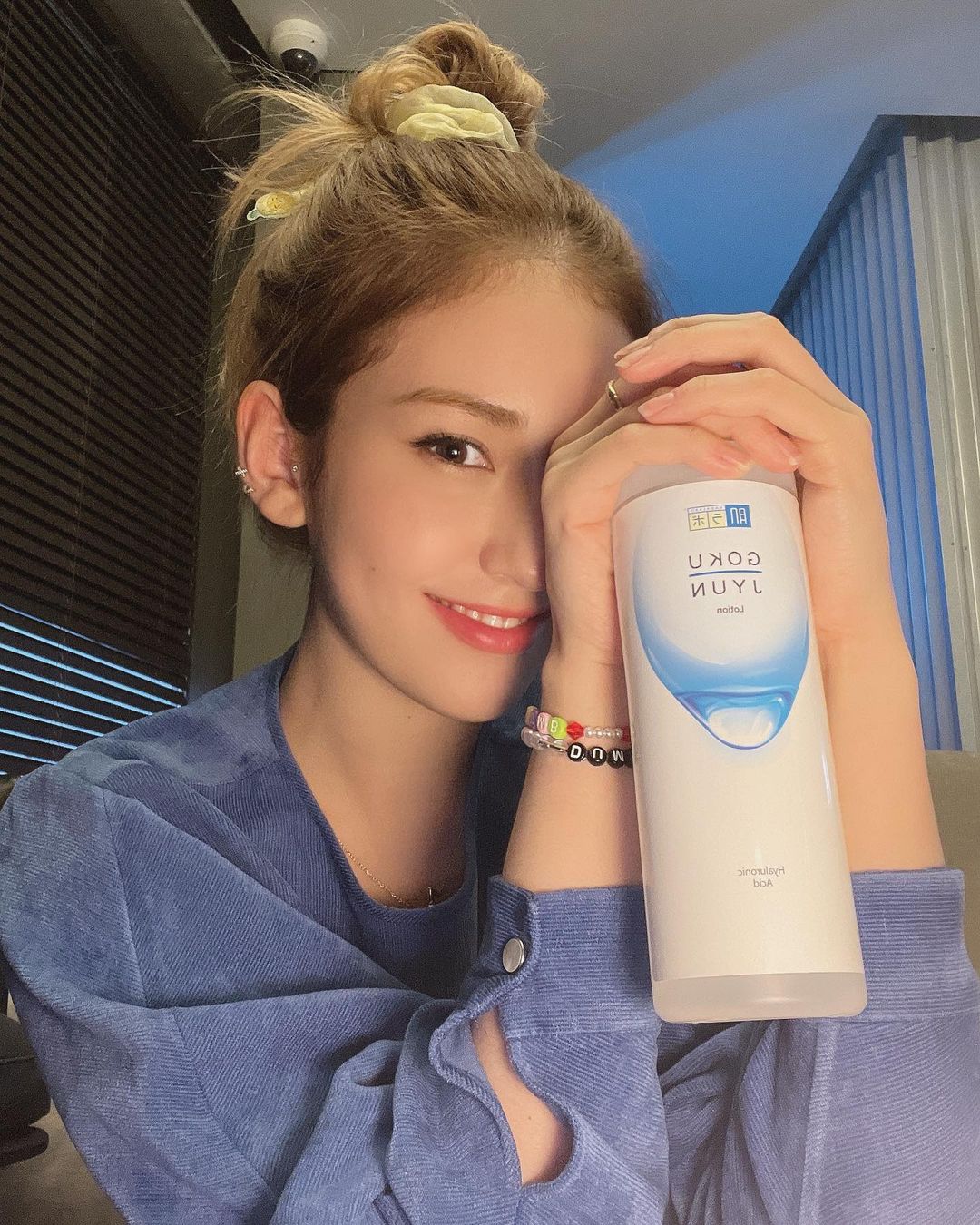“Bông hồng lai” Somi dưỡng da căng mịn nhờ loại lotion giá rẻ bán đầy ở Việt Nam - Ảnh 4.