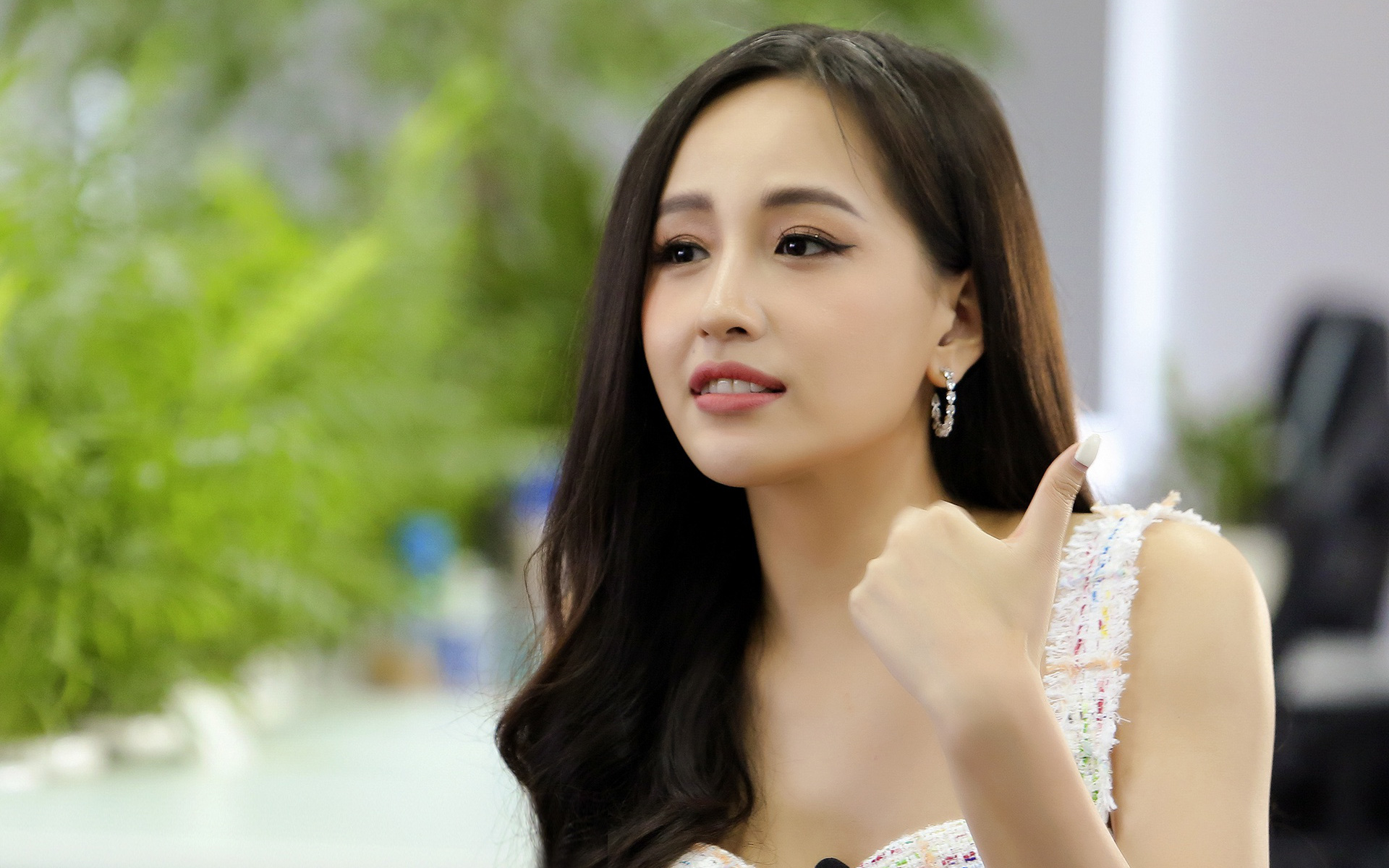 Có 1 Hoa hậu Việt Nam từng bị chỉ trích "lên bờ xuống ruộng" vì ăn mặc phản cảm nhưng riêng học vấn thì không chê nổi điểm nào