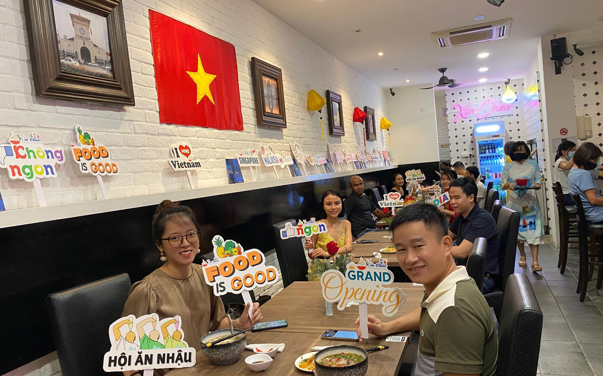 Nhà hàng Xin Chào chính thức khai trương, tạo nên ‘toạ độ ẩm thực’ cho người Việt tại Singapore
