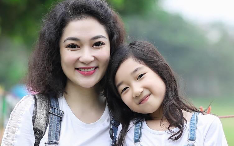 Con gái Hoa hậu Nguyễn Thị Huyền: Học trường đắt nhất nhì Hà Nội, thành tích ra sao mà khiến mẹ nở mày nở mặt