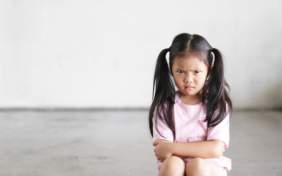 Đừng lúc nào cũng than phiền rằng con mình có vấn đề về tâm lý, hãy xem bạn có đi vào 5 "vết xe đổ" này khi con từ 3-6 tuổi không