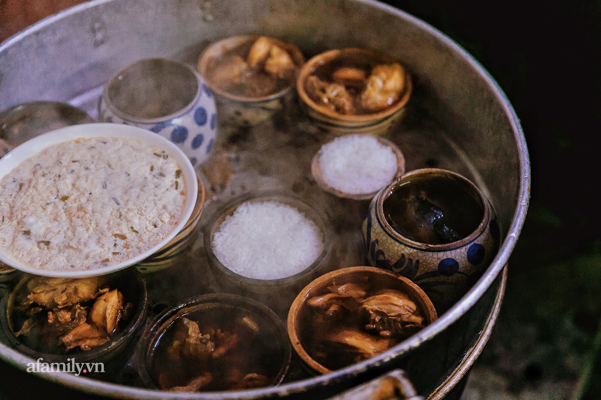 Tiệm cơm thố 73 năm lưu truyền của một gia đình, nay trở thành món ngon khó tìm với cách ăn cơm "độc lạ" còn sót lại của cộng đồng người Hoa ở khắp Sài Gòn - Ảnh 5.