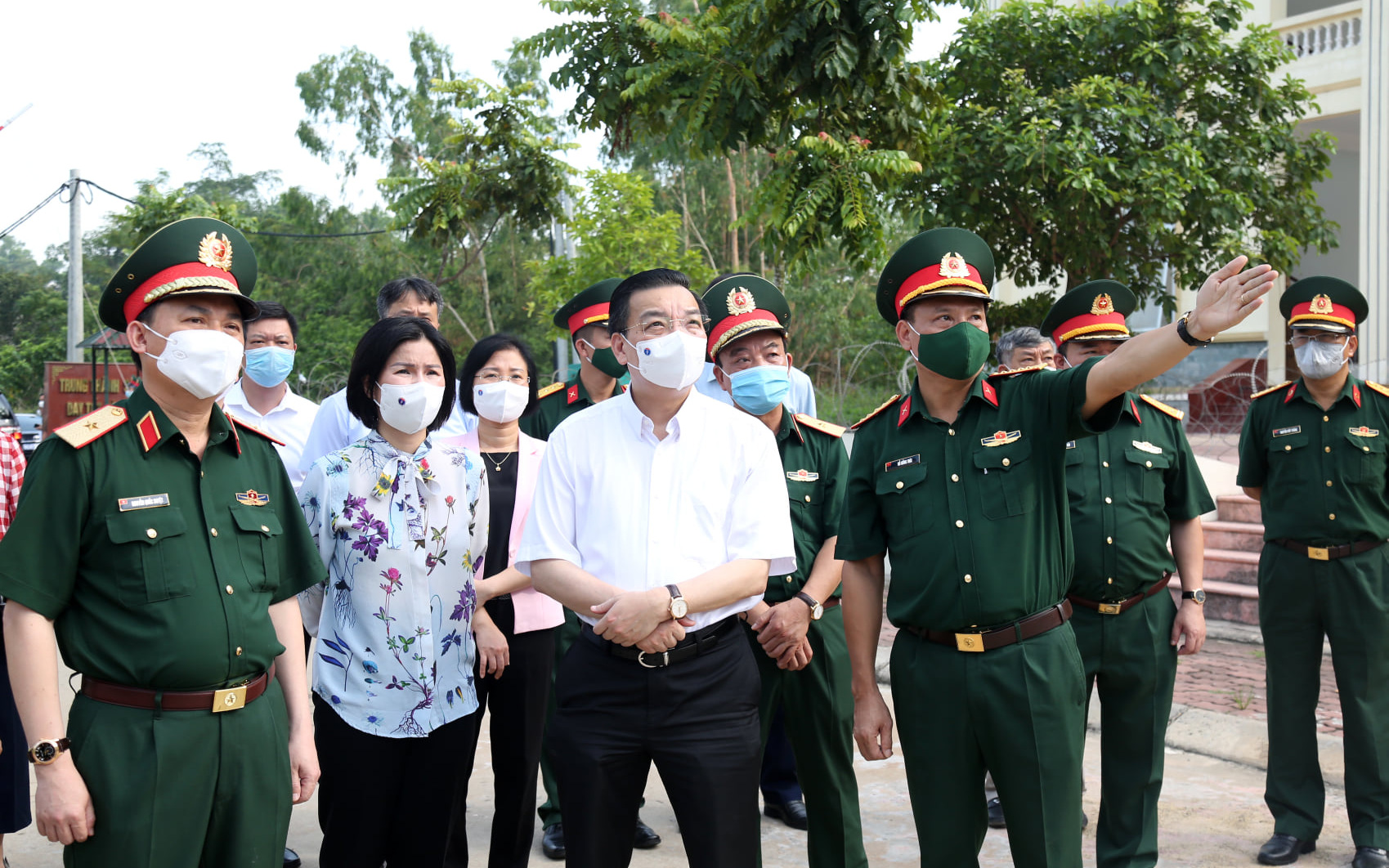 Chủ tịch Hà Nội: Ưu tiên ngăn chặn mầm bệnh xâm nhập, không “ngăn sông cấm chợ”