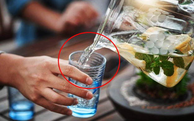 3 loại nước lọc KHÔNG bao giờ được uống vào buổi sáng vì có thể khiến cơ thể &quot;rước đủ thứ bệnh&quot;