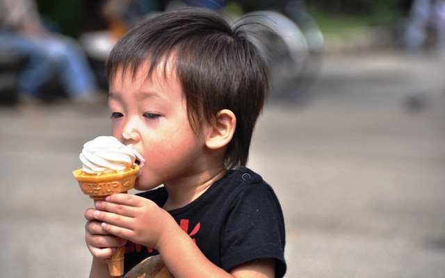 Hỏi con trai "Có muốn ăn kem không", ông bố nhận được câu trả lời khiến anh cả đêm không ngủ nổi, vội chia sẻ lên MXH xin lời khuyên