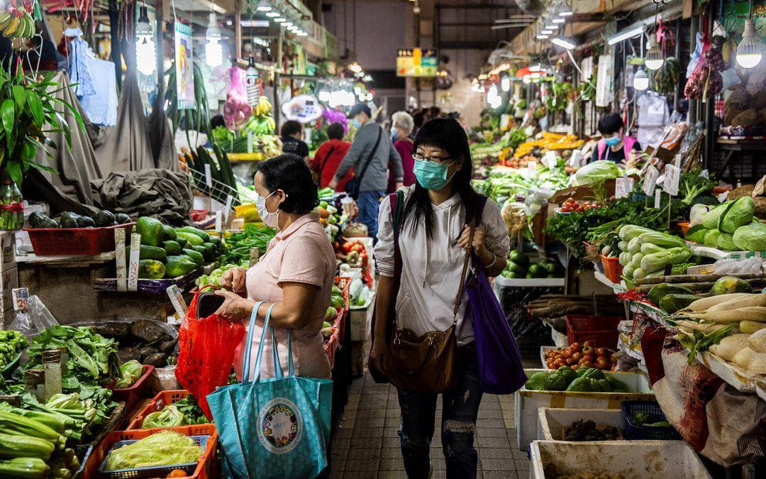 Đi chợ mùa giãn cách ở Đồng Nai có gì khác qua lời kể của mẹ đảm "thích trữ thực phẩm dài ngày"