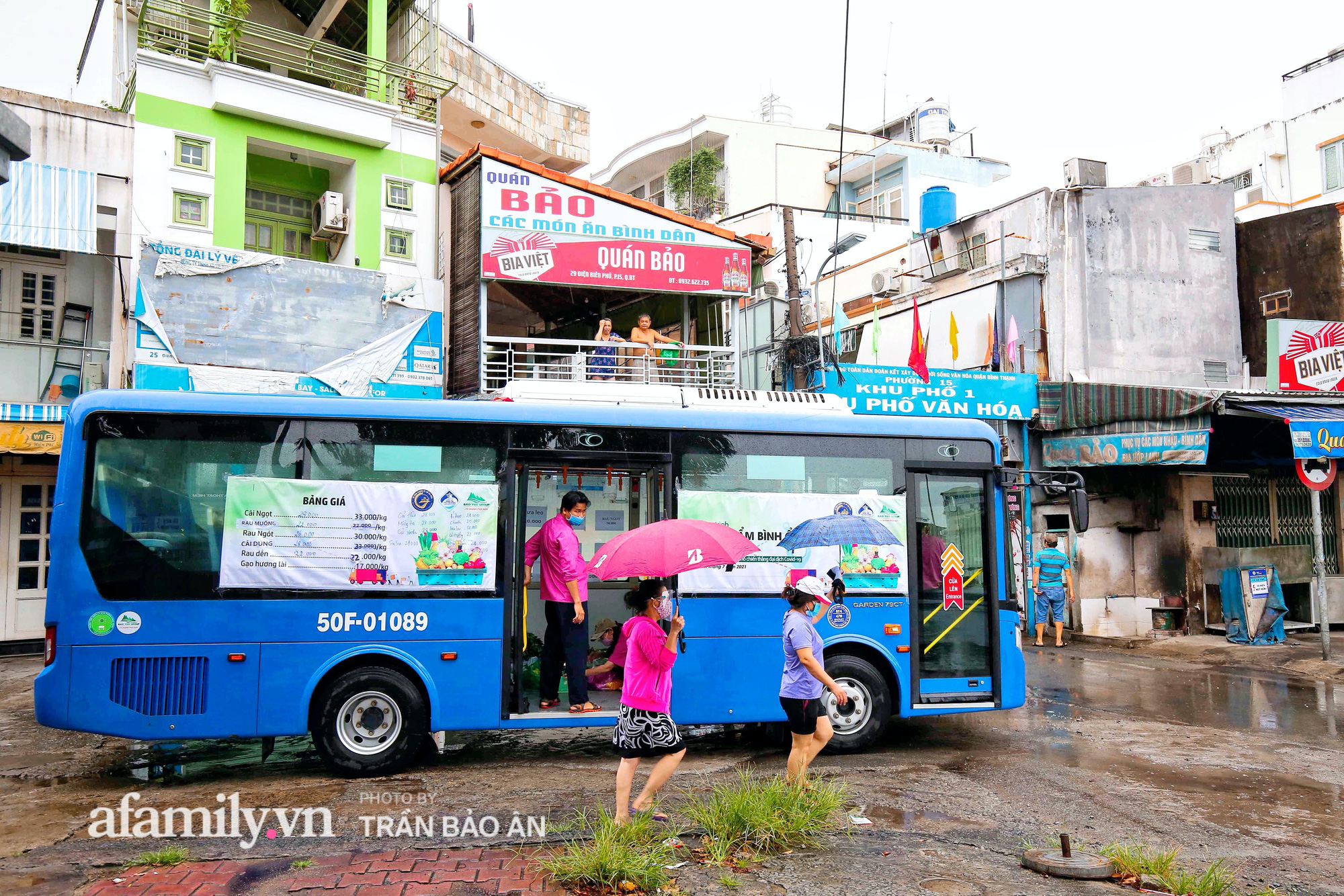 Người Sài Gòn lên xe buýt để... mua rau củ, thịt cá giá bình ổn, đảm bảo an toàn đủ các bước nhưng quan trọng chất lượng liệu ra sao? - Ảnh 2.