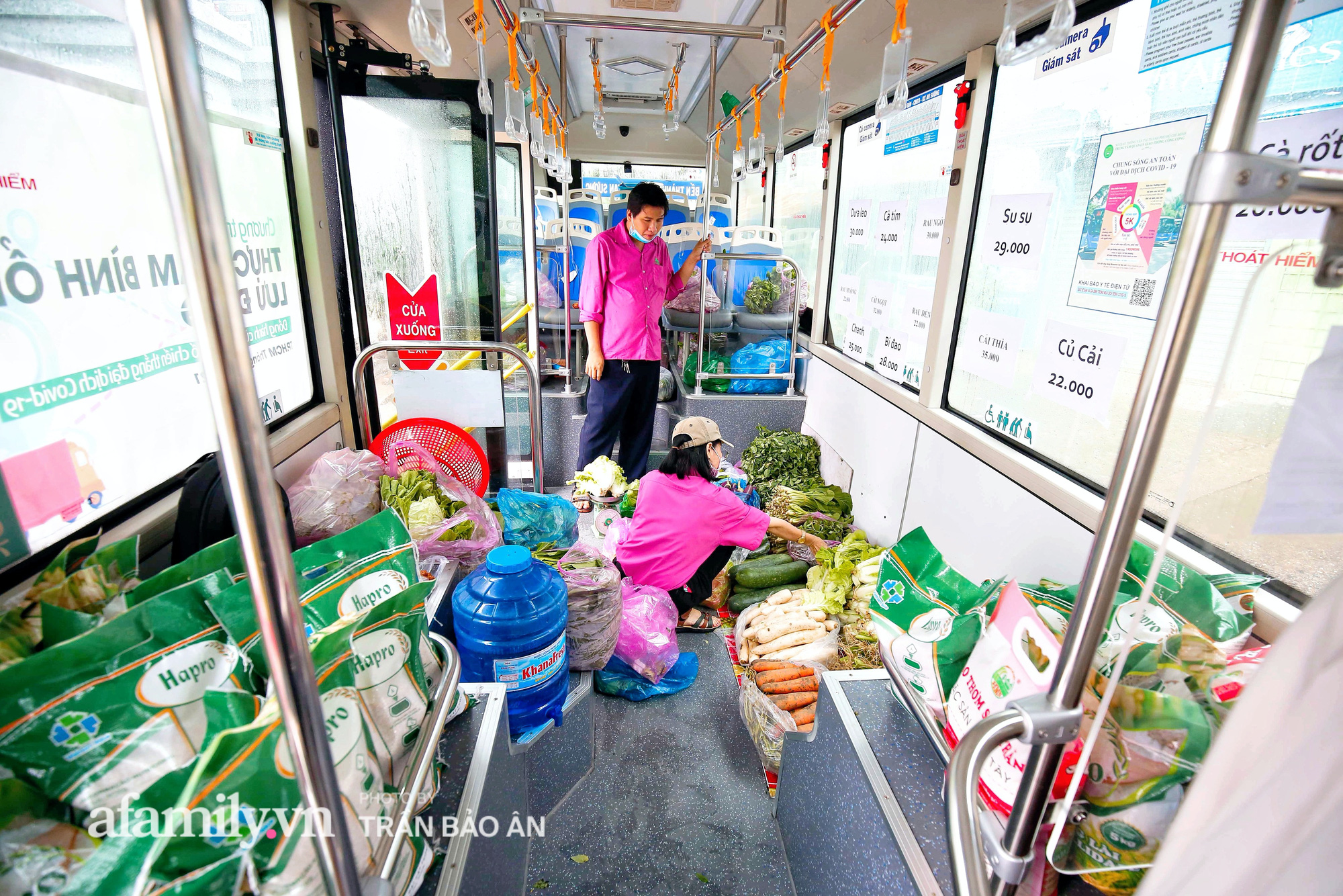 Người Sài Gòn lên xe buýt để... mua rau củ, thịt cá giá bình ổn, đảm bảo an toàn đủ các bước nhưng quan trọng chất lượng liệu ra sao? - Ảnh 5.