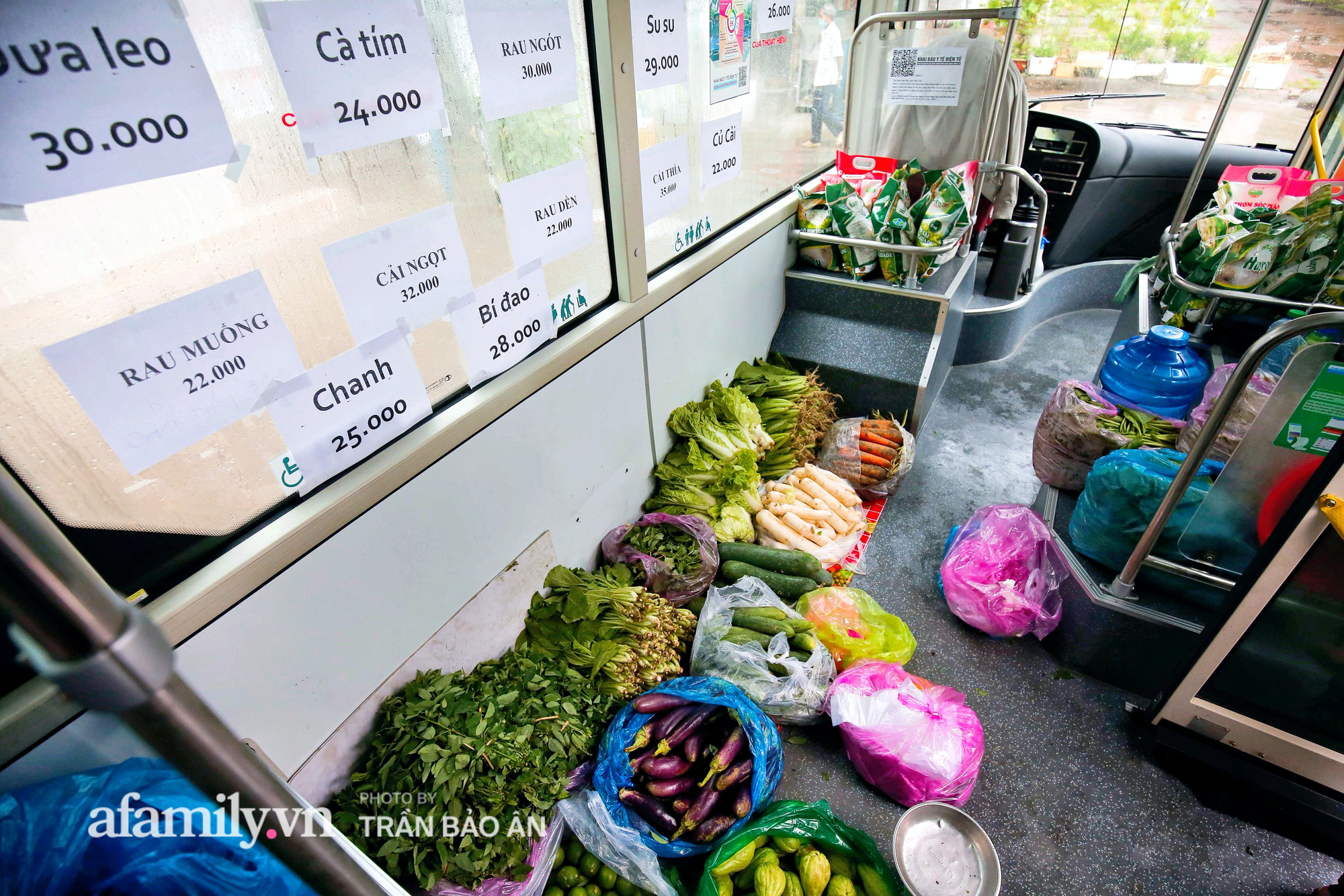 Người Sài Gòn lên xe buýt để... mua rau củ, thịt cá giá bình ổn, đảm bảo an toàn đủ các bước nhưng quan trọng chất lượng liệu ra sao? - Ảnh 7.