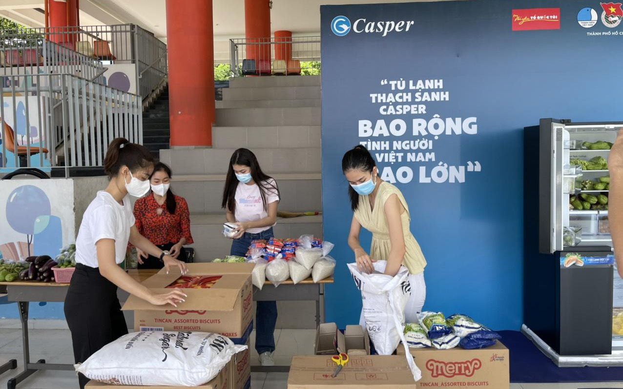 3 nàng Hậu xuất hiện giản dị ủng hộ sự kiện &quot;Tủ lạnh Thạch Sanh&quot; tại TP.HCM