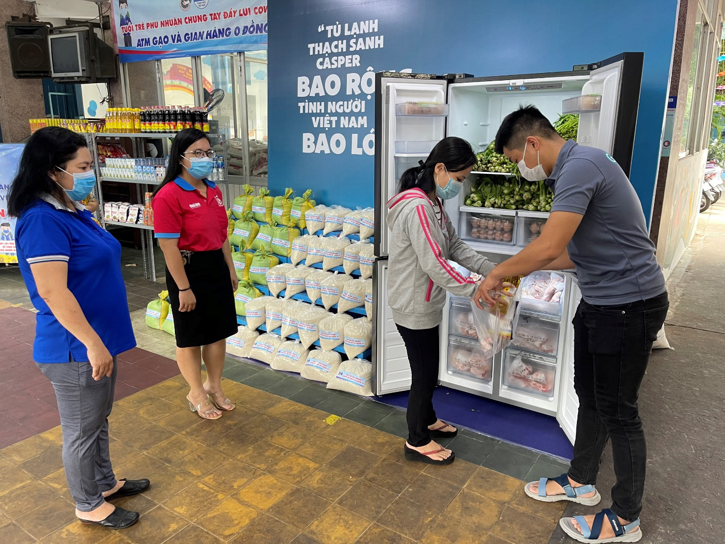 3 nàng hậu xuất hiện giản dị ủng hộ sự kiện Tủ lạnh Thạch Sanh tại TP.HCM - Ảnh 3.