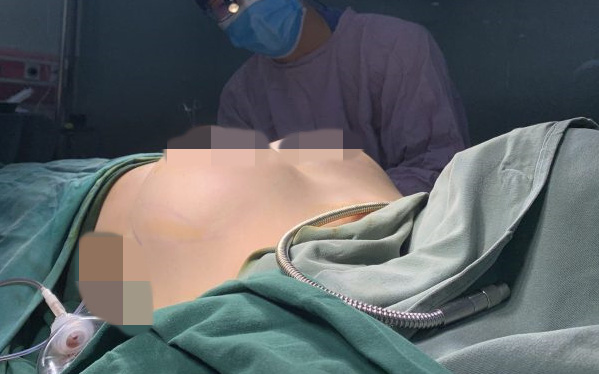 Vụ người phụ nữ tử vong sau khi nâng ngực ở TP.HCM: Vì sao chủ trại hòm báo công an?