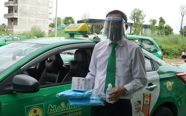 Hà Nội cho phép 200 taxi hoạt động để vận chuyển bệnh nhân