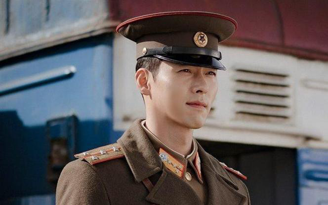 Hyun Bin bất ngờ ra mắt phim ngắn, mang loạt tạo hình từng đóng với Son Ye Jin vào?