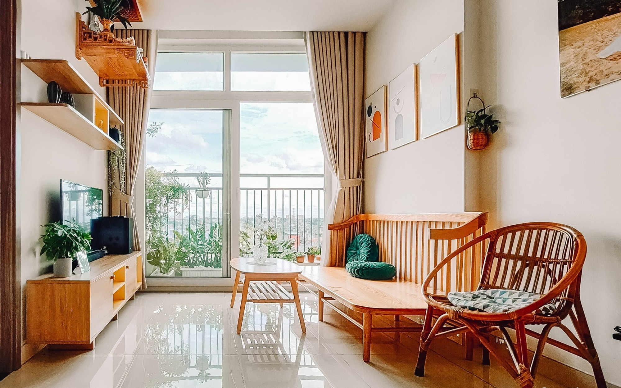 Căn hộ 60m² tràn ngập màu nắng, tinh tế đến từng góc nhỏ của vợ chồng ngành Y ở Sài Gòn