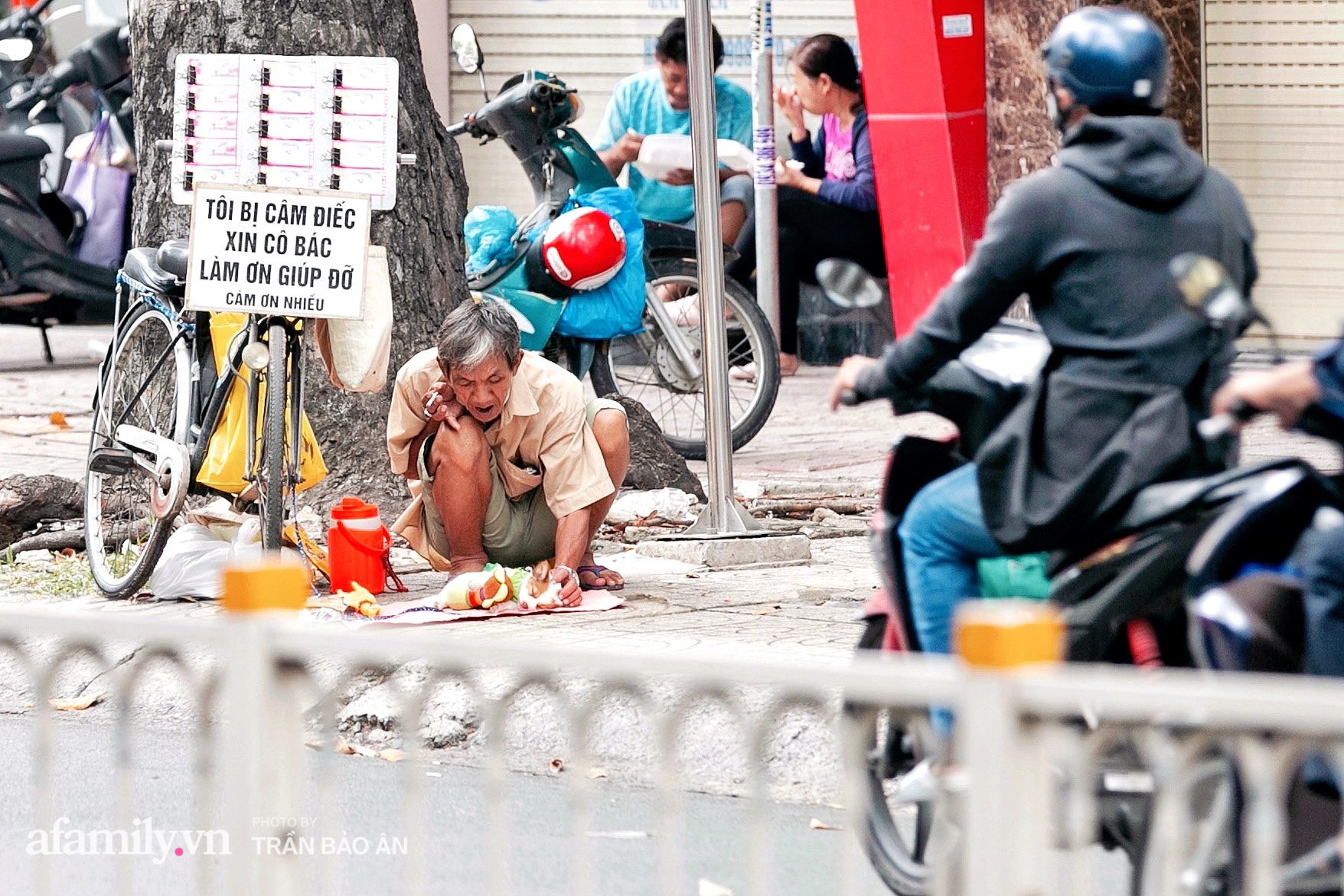 "Sài Gòn hoa cho người giàu, lệ cho người nghèo" - câu nói vô thưởng vô phạt lại khiến nhiều người nhìn ra mặt trái của cuộc sống - Ảnh 6.