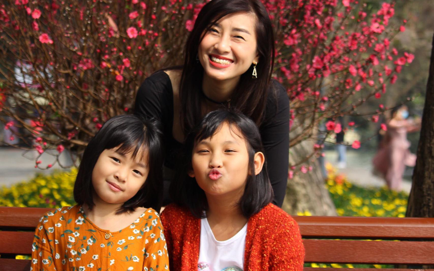 Phụ huynh ở Hà Nội kể chuyện làm “mẹ lười có mưu kế” và mánh dạy con học không bị… tăng xông, hội cha mẹ thả tim nhiệt liệt