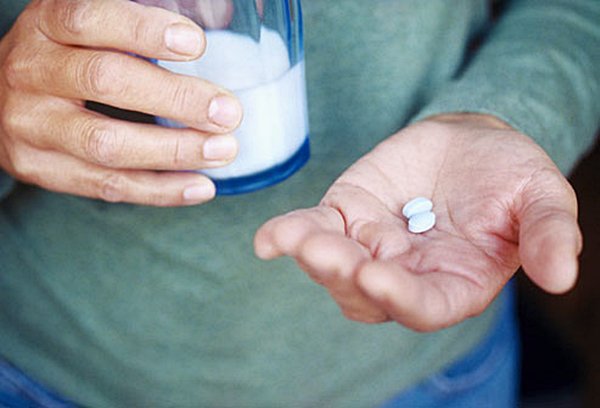 5 loại nước sẽ hóa thành "độc tố" khi uống chung với thuốc, làm mất tác dụng điều trị khiến bệnh mãi chẳng khỏi - Ảnh 2.