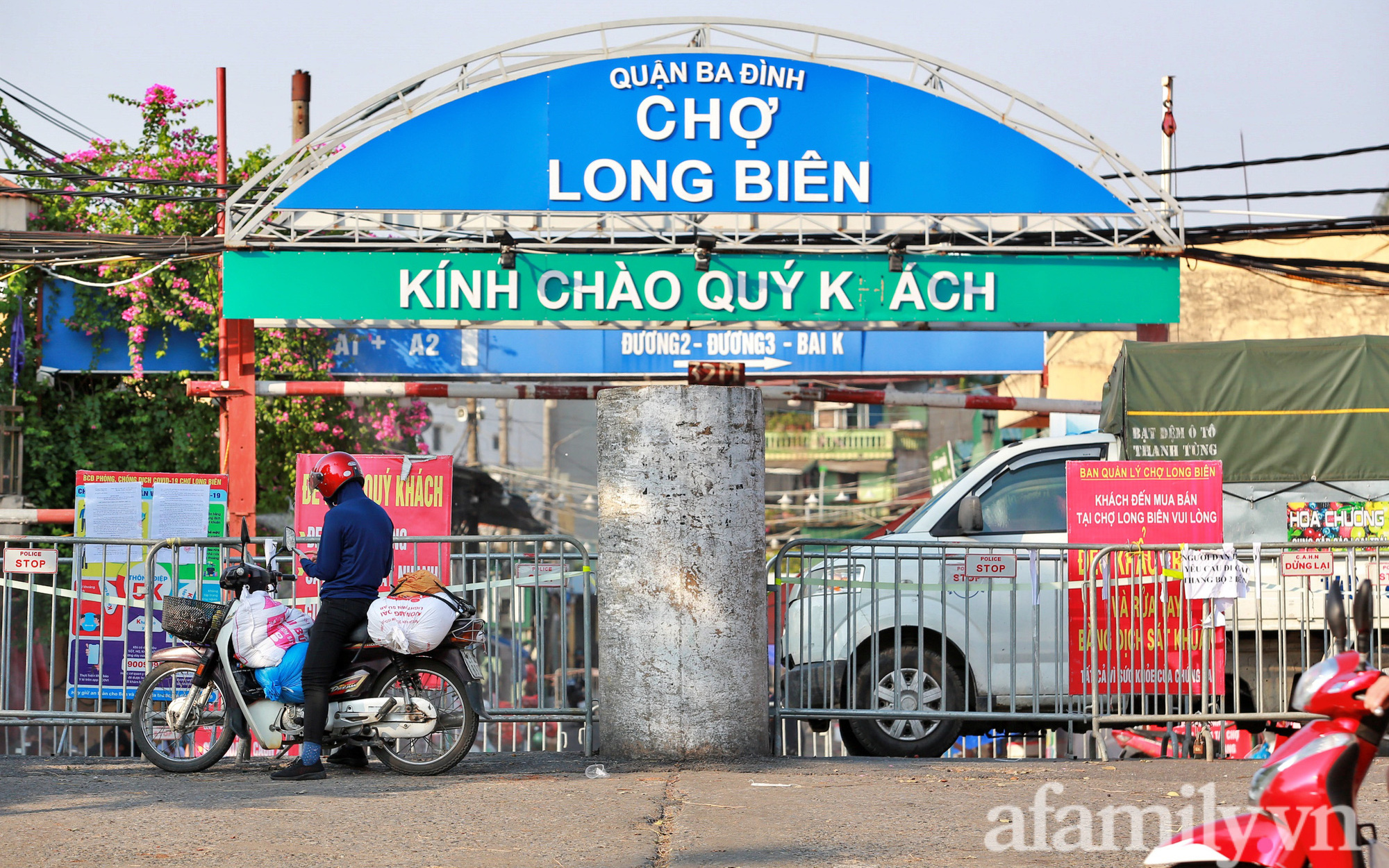 Hà Nội tạm ngừng kinh doanh chợ Long Biên vì người cung cấp đá lạnh mắc COVID-19