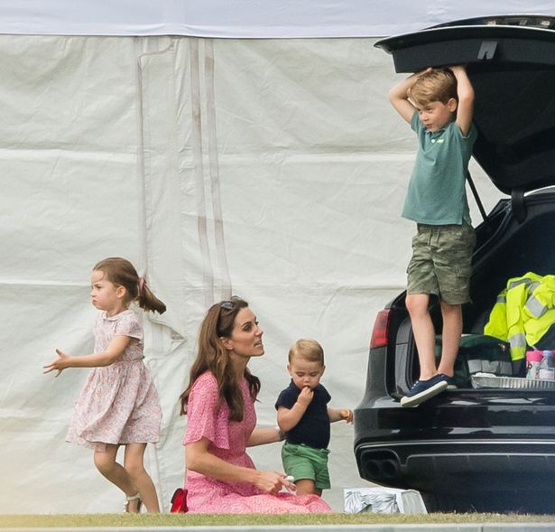 Hành động tinh tế của Công nương Kate dành cho 3 con nhỏ, góp phần đáp trả nhà Meghan đầy sâu cay - Ảnh 2.