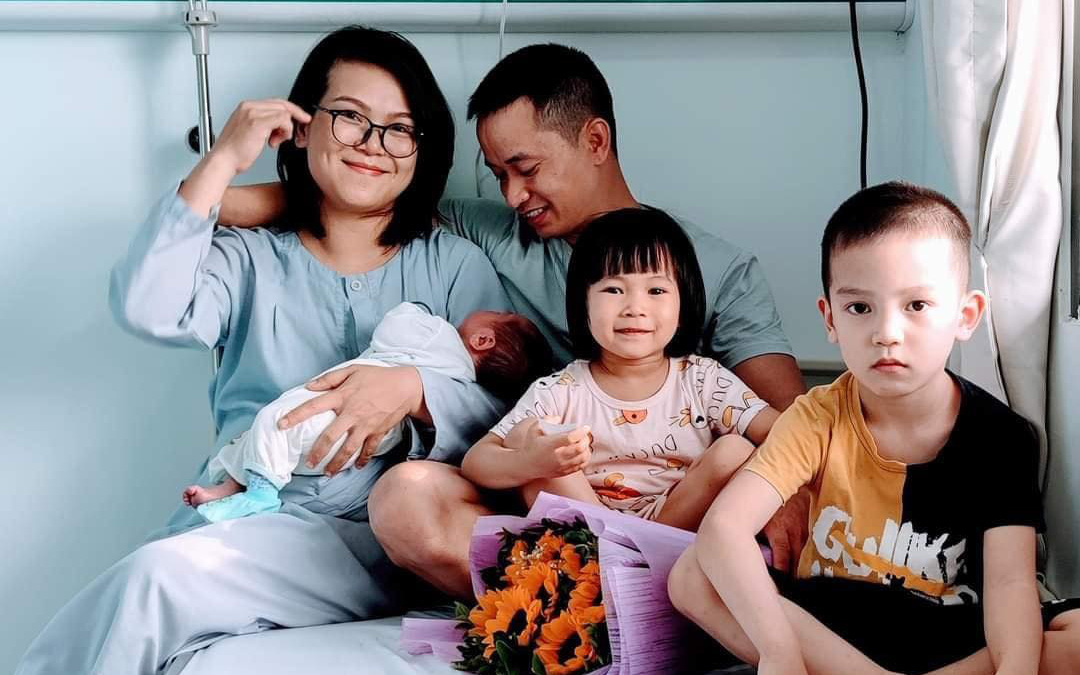 Mẹ Hải Phòng 6 năm đẻ 4 con, chồng hy sinh sự nghiệp một tay chăm sóc từ A đến Z