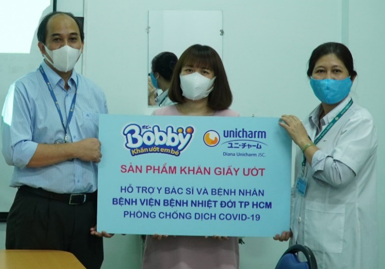 Bobby chung tay đẩy lùi dịch bệnh, sát cánh cùng tuyến đầu chống dịch, hỗ trợ bệnh nhi sơ sinh - Ảnh 1.