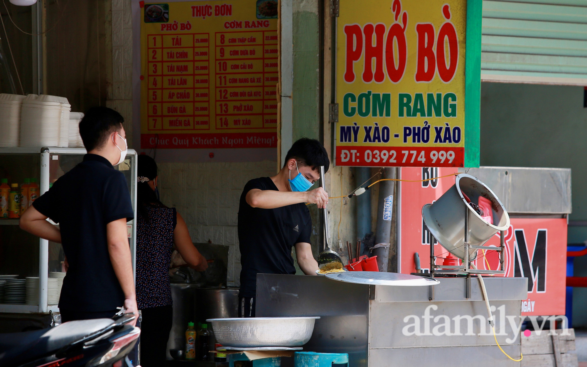 Hà Nội cho phép cửa hàng ăn uống, tiệm sửa xe, sửa điện thoại... tại một số quận, huyện mở cửa trở lại từ 12h ngày 16/9
