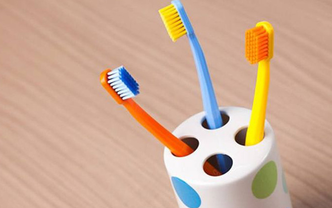 Có 100 triệu vi khuẩn trên bàn chải đánh răng của bạn, làm thế nào để bàn chải sạch sẽ?